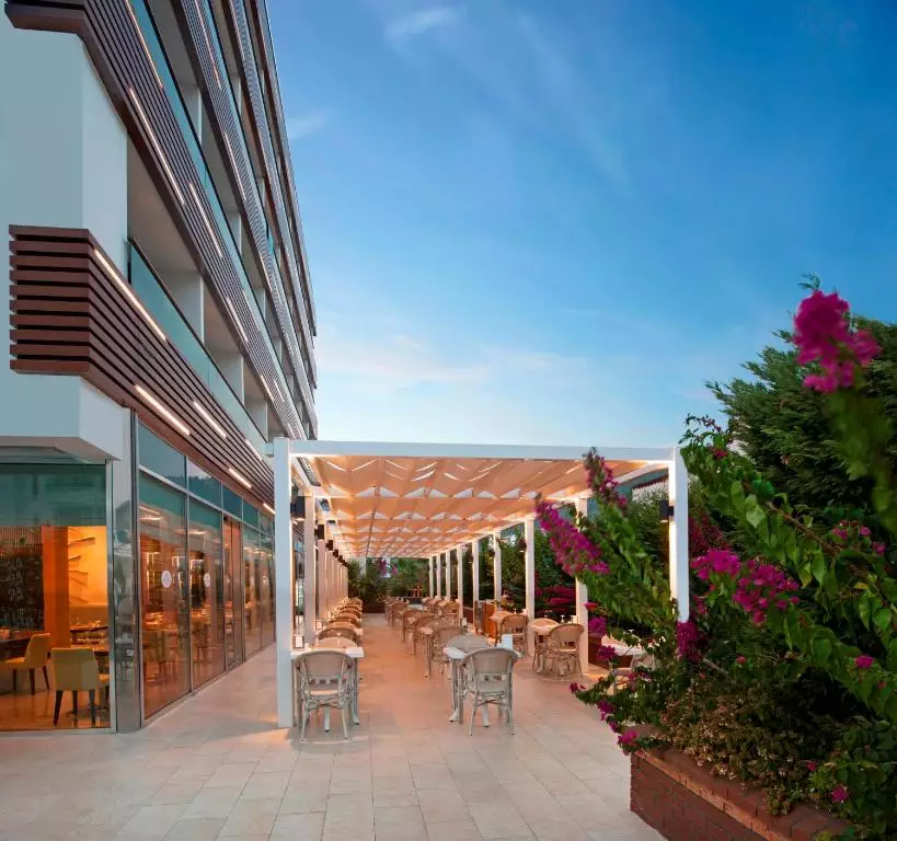 محوطه هتل الیت ورلد مارماریس